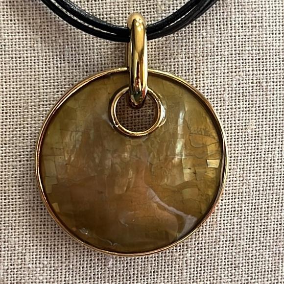 Lia Sophia Set Choker with Golden Pendant and Matching Earring - Picture 3 of 8